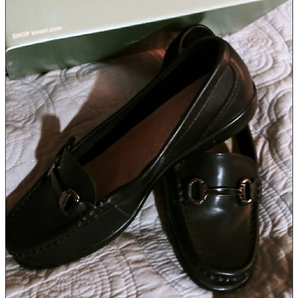 NEW ..Thom McAn leather shoes